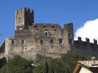 Majestätische Burgruine in Drena